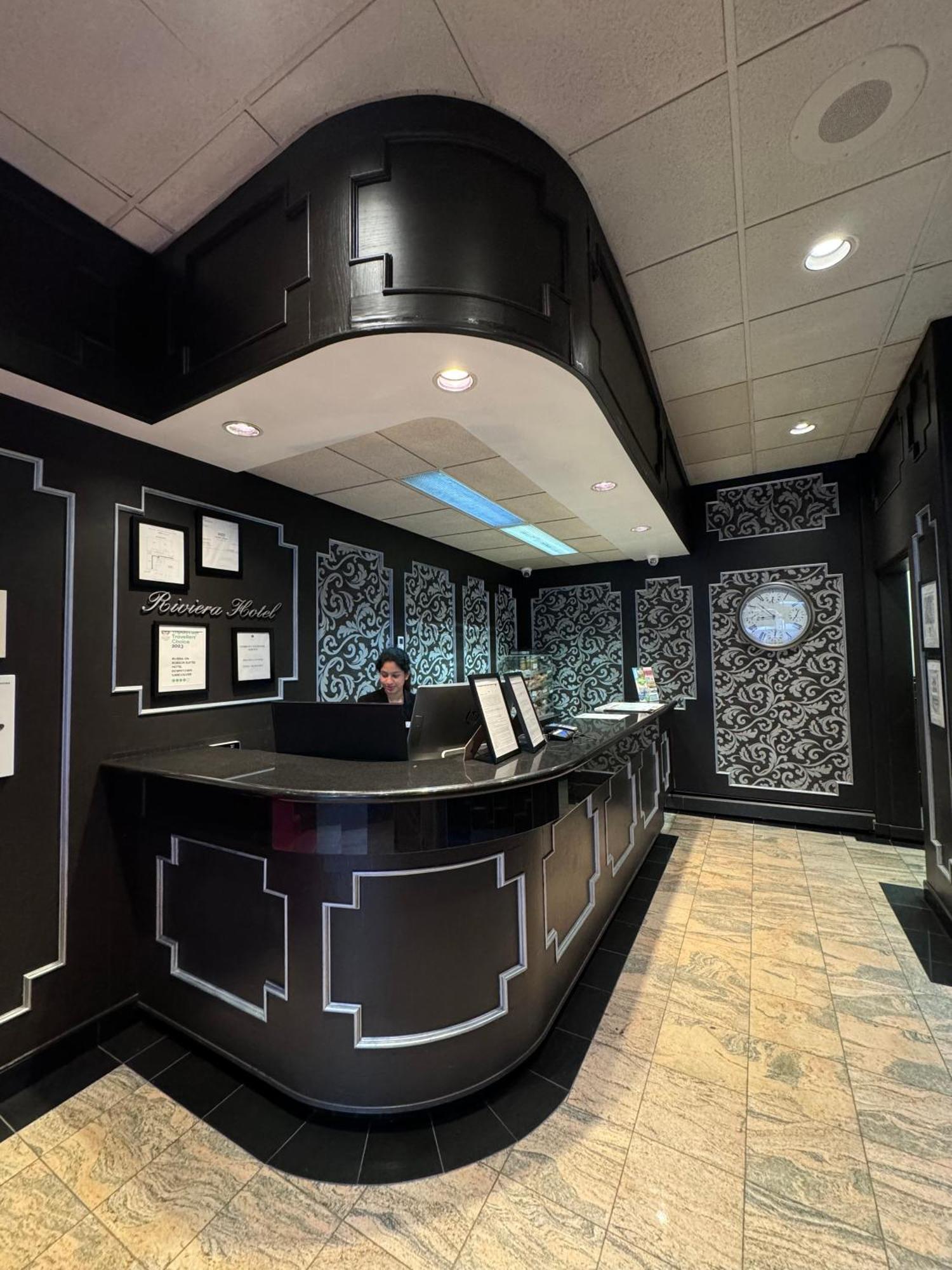 Divya Sutra Suites On Robson Downtown Ванкувер Экстерьер фото