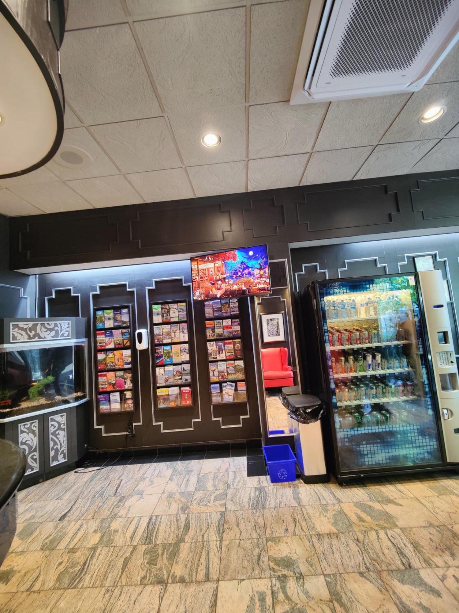 Divya Sutra Suites On Robson Downtown Ванкувер Экстерьер фото