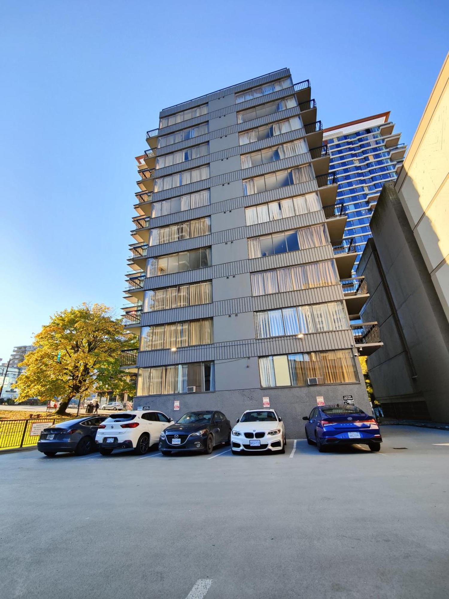 Divya Sutra Suites On Robson Downtown Ванкувер Экстерьер фото