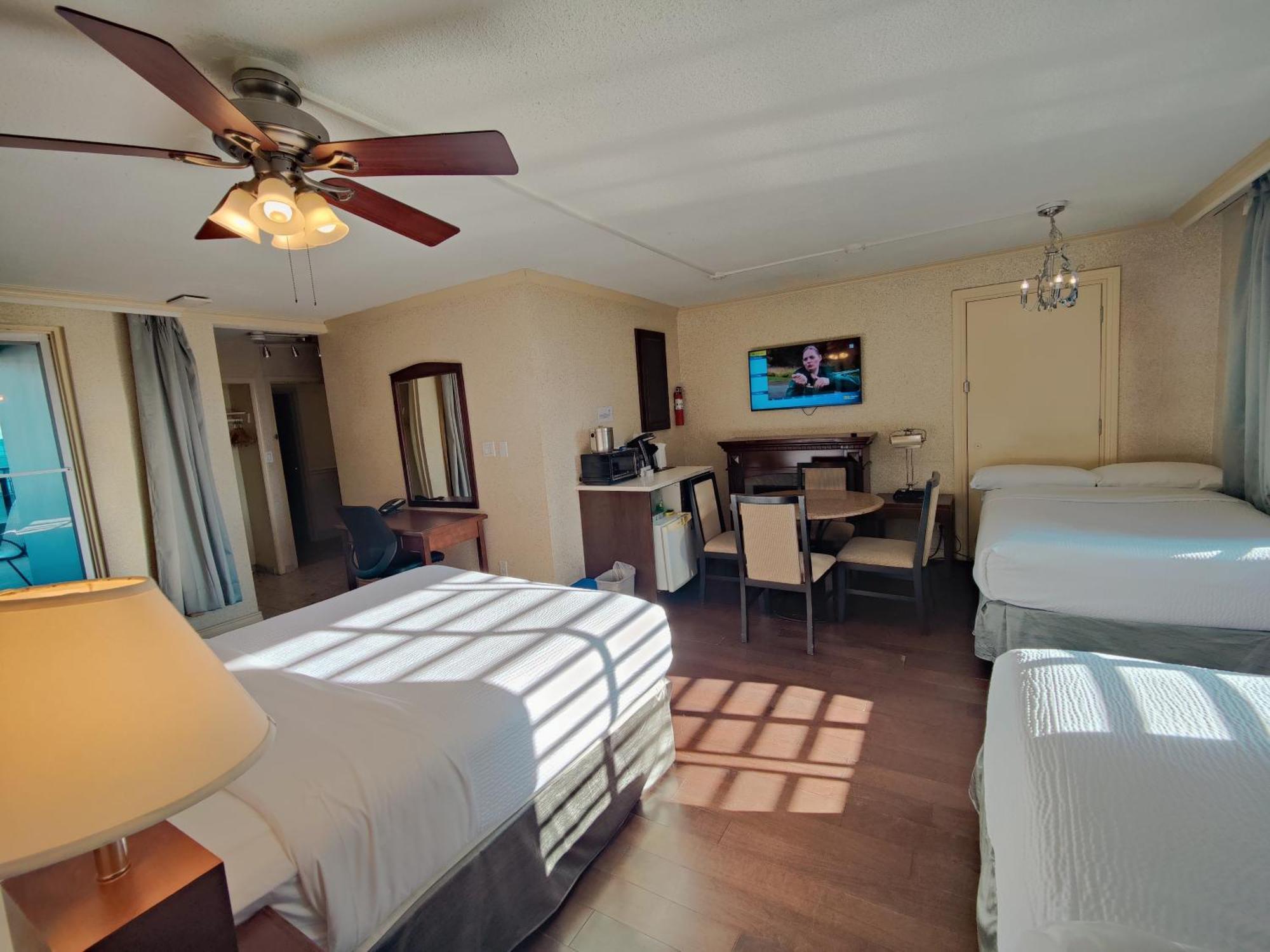 Divya Sutra Suites On Robson Downtown Ванкувер Экстерьер фото
