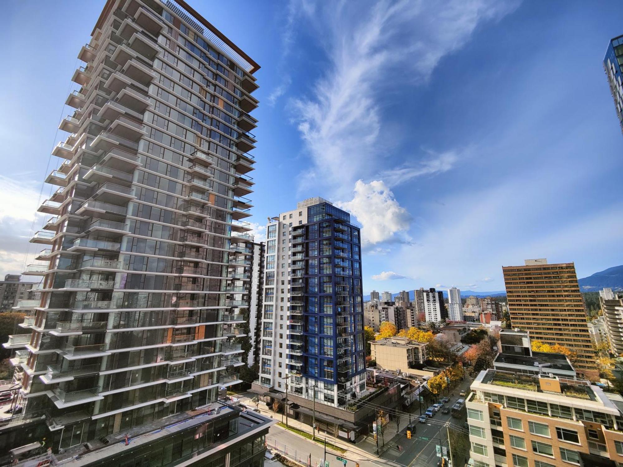 Divya Sutra Suites On Robson Downtown Ванкувер Экстерьер фото
