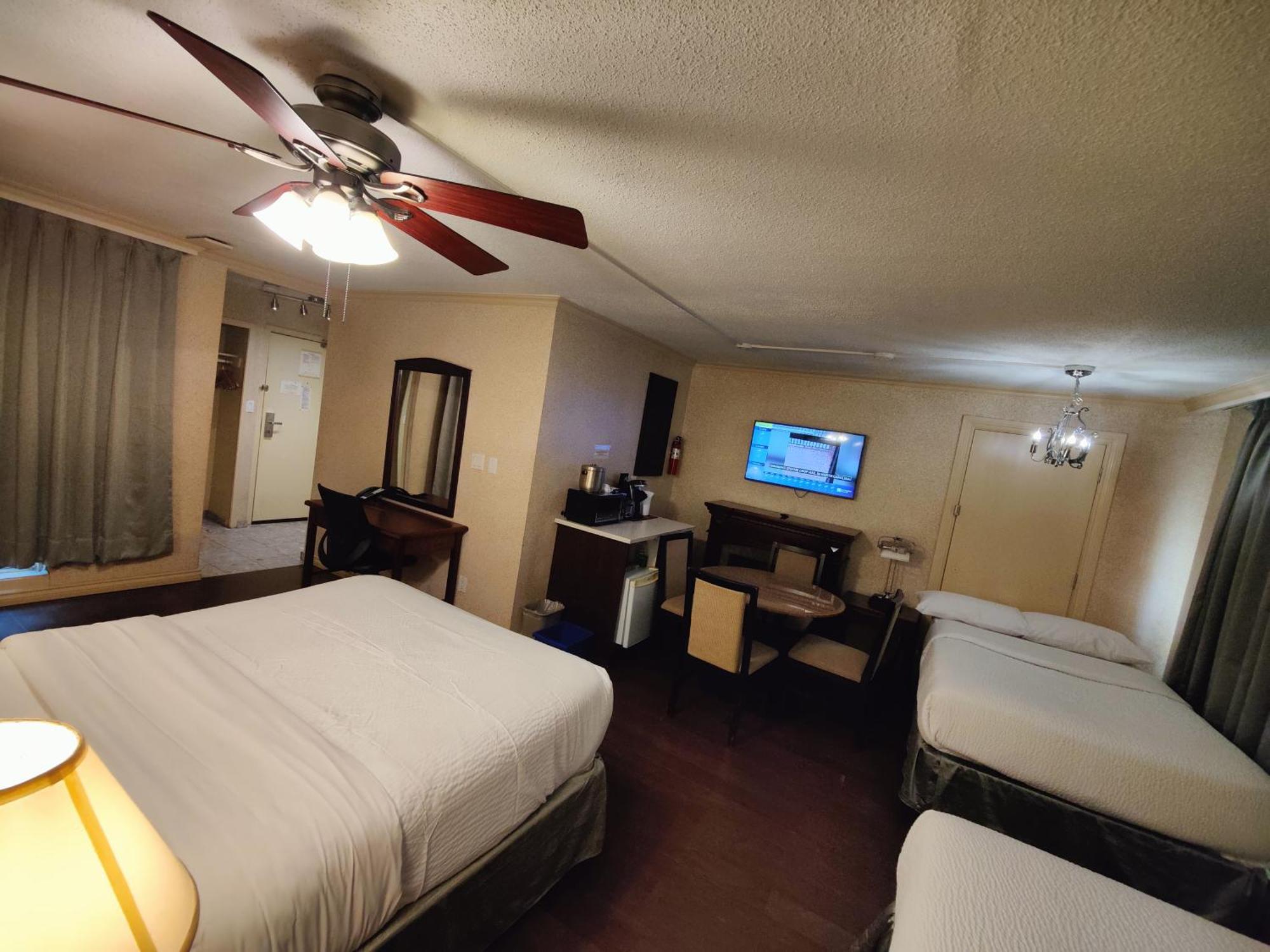 Divya Sutra Suites On Robson Downtown Ванкувер Экстерьер фото
