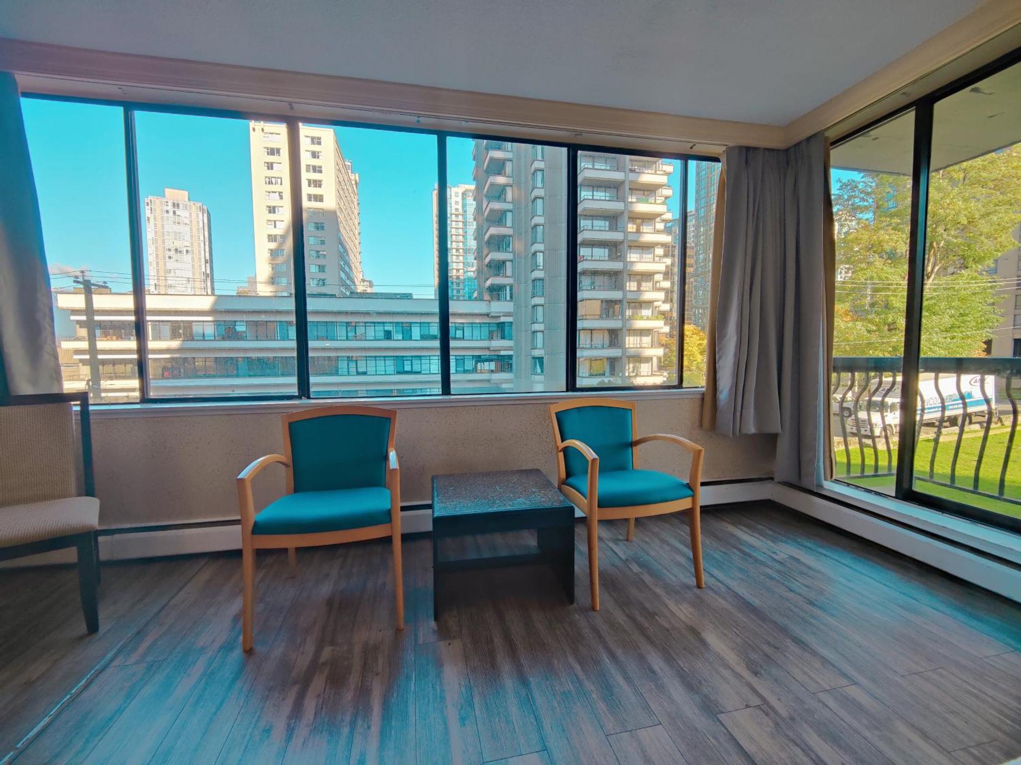 Divya Sutra Suites On Robson Downtown Ванкувер Экстерьер фото