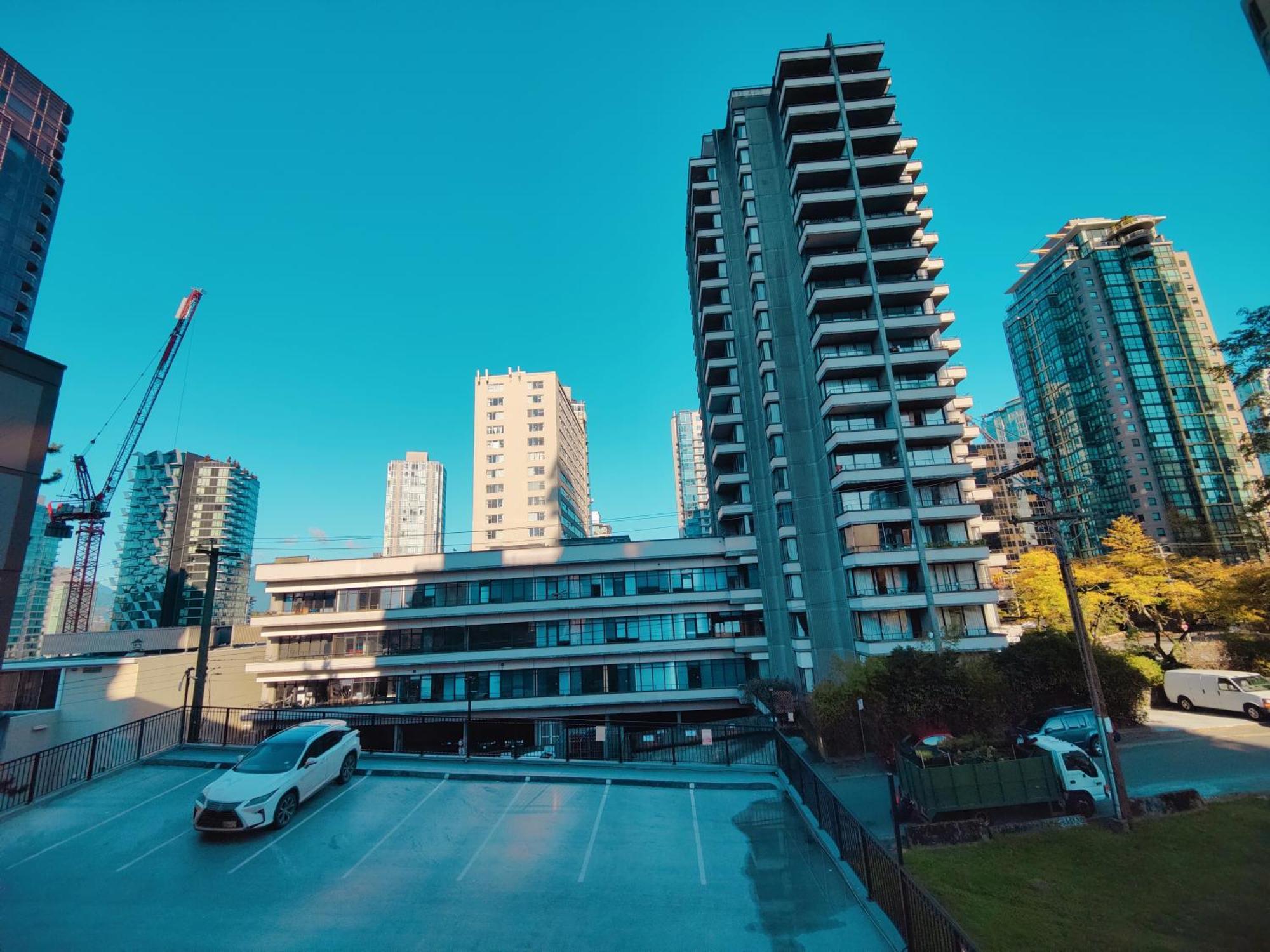 Divya Sutra Suites On Robson Downtown Ванкувер Экстерьер фото