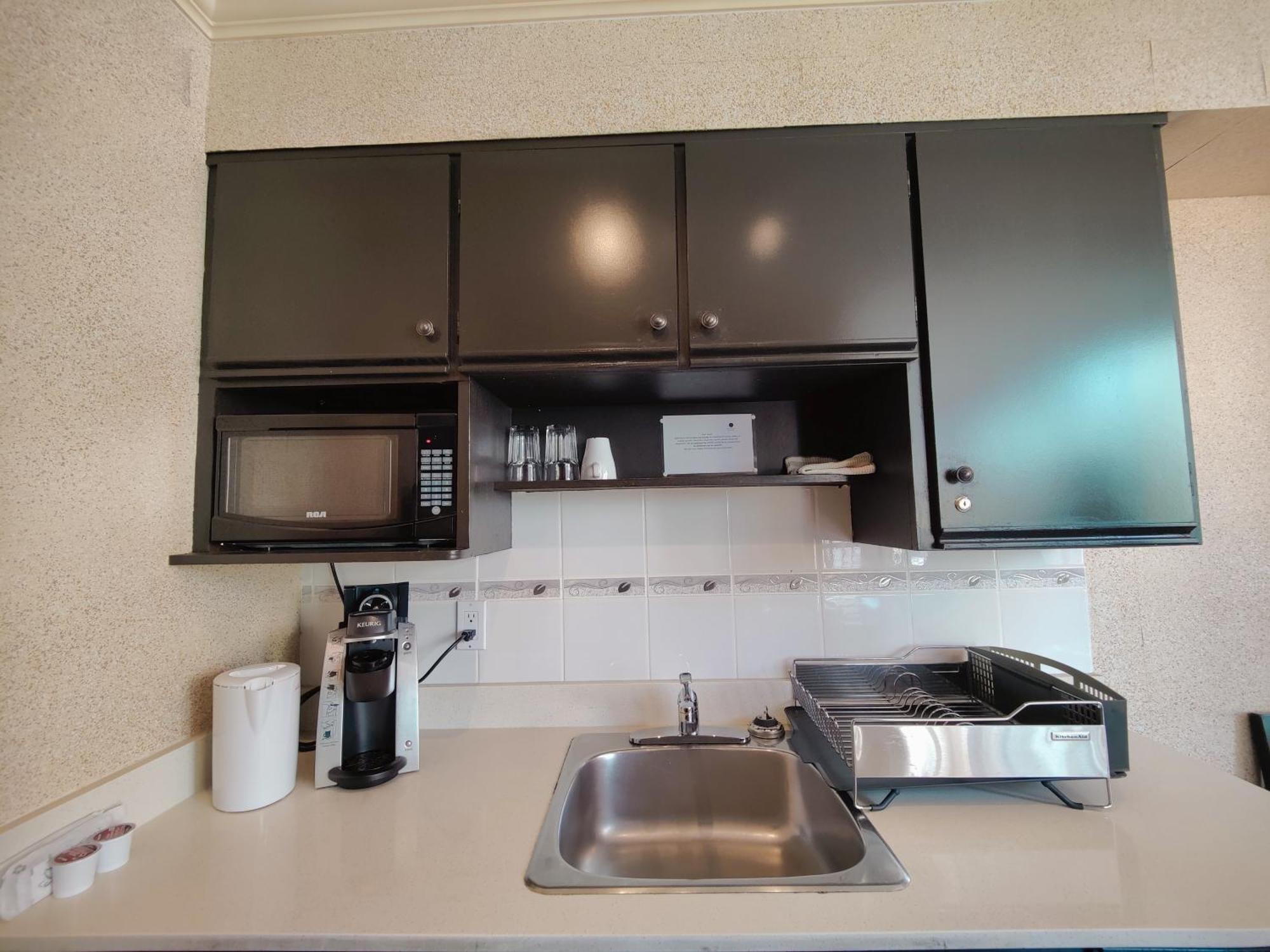 Divya Sutra Suites On Robson Downtown Ванкувер Экстерьер фото