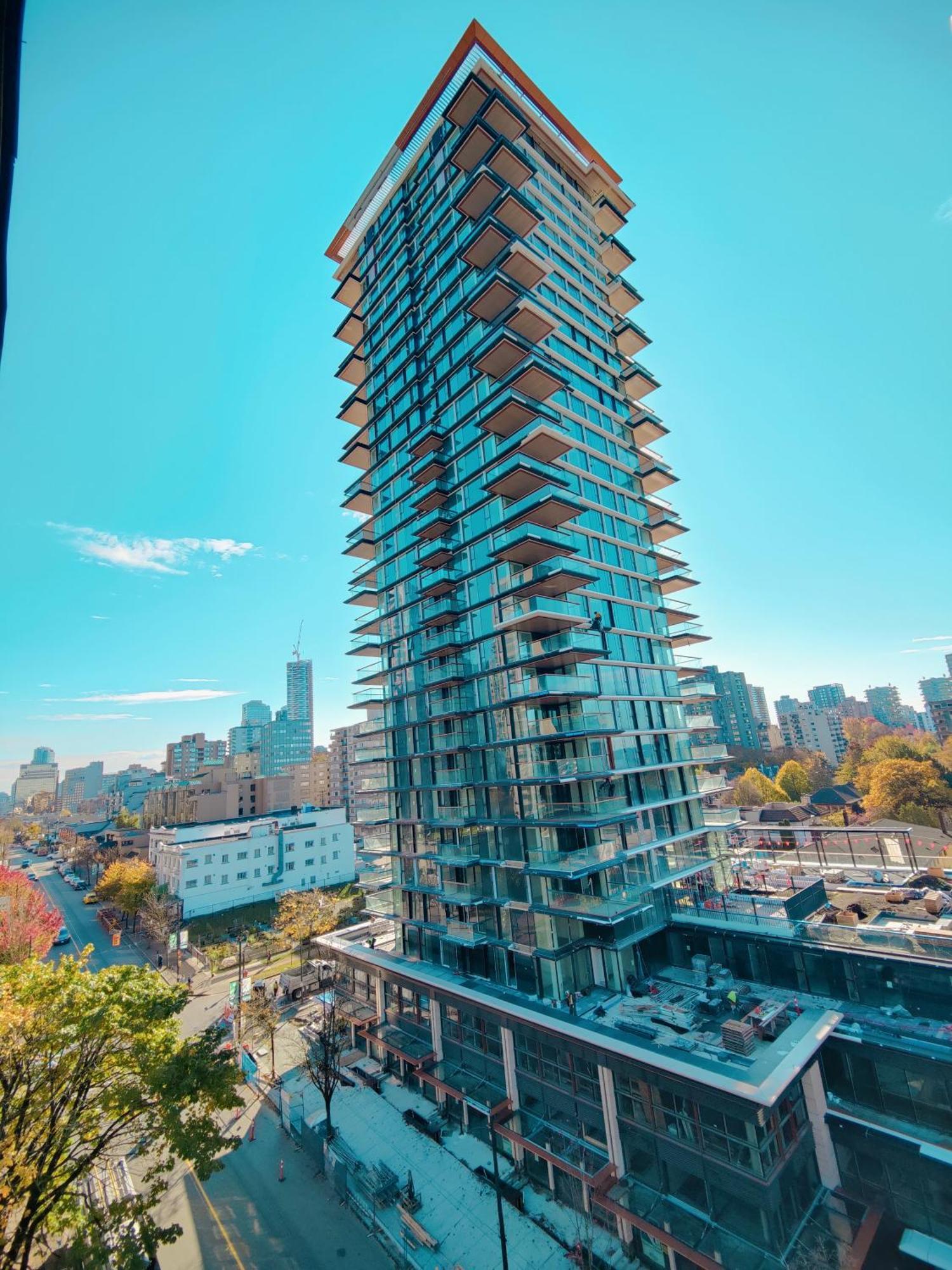 Divya Sutra Suites On Robson Downtown Ванкувер Экстерьер фото