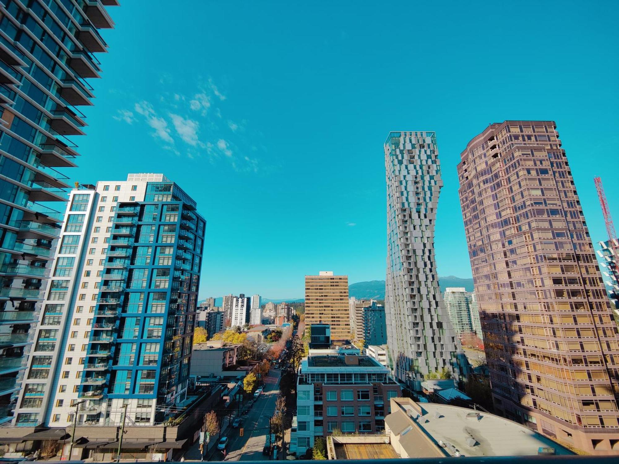 Divya Sutra Suites On Robson Downtown Ванкувер Экстерьер фото