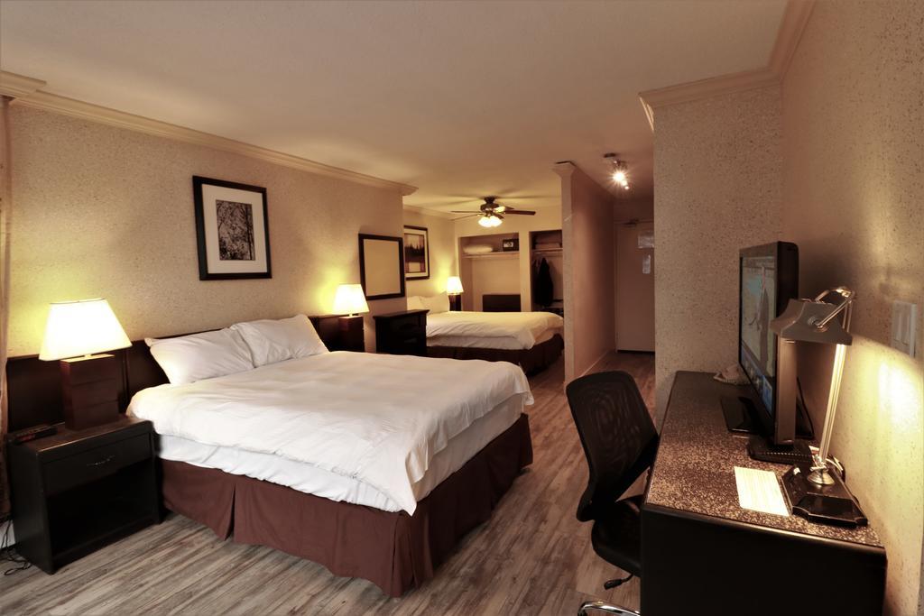 Divya Sutra Suites On Robson Downtown Ванкувер Экстерьер фото