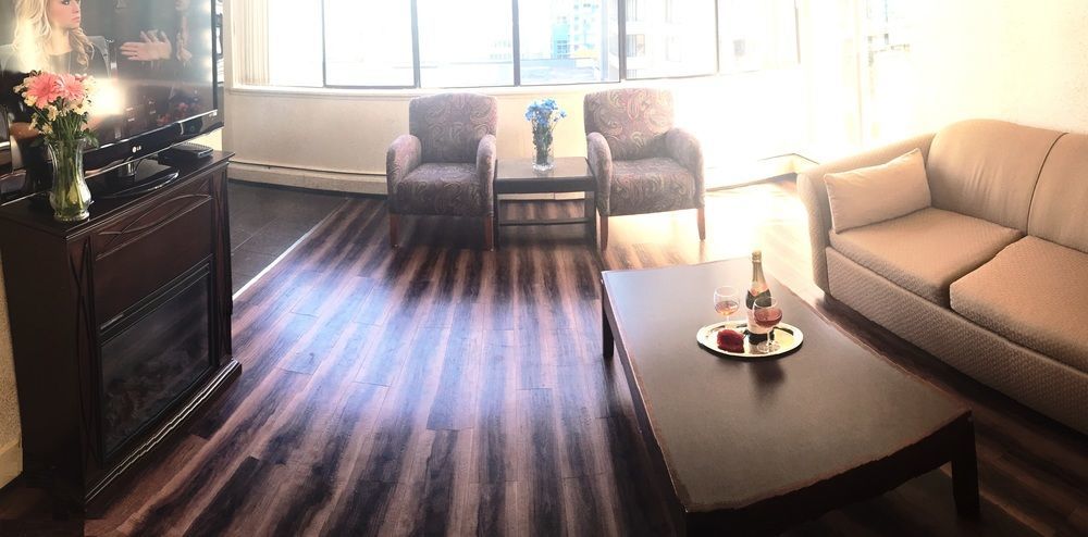 Divya Sutra Suites On Robson Downtown Ванкувер Экстерьер фото